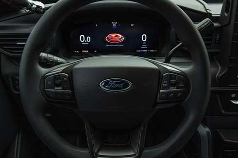 Máxima aceleración en situaciones difíciles con Modo Persecusión de Ford Explorer Police Interceptor